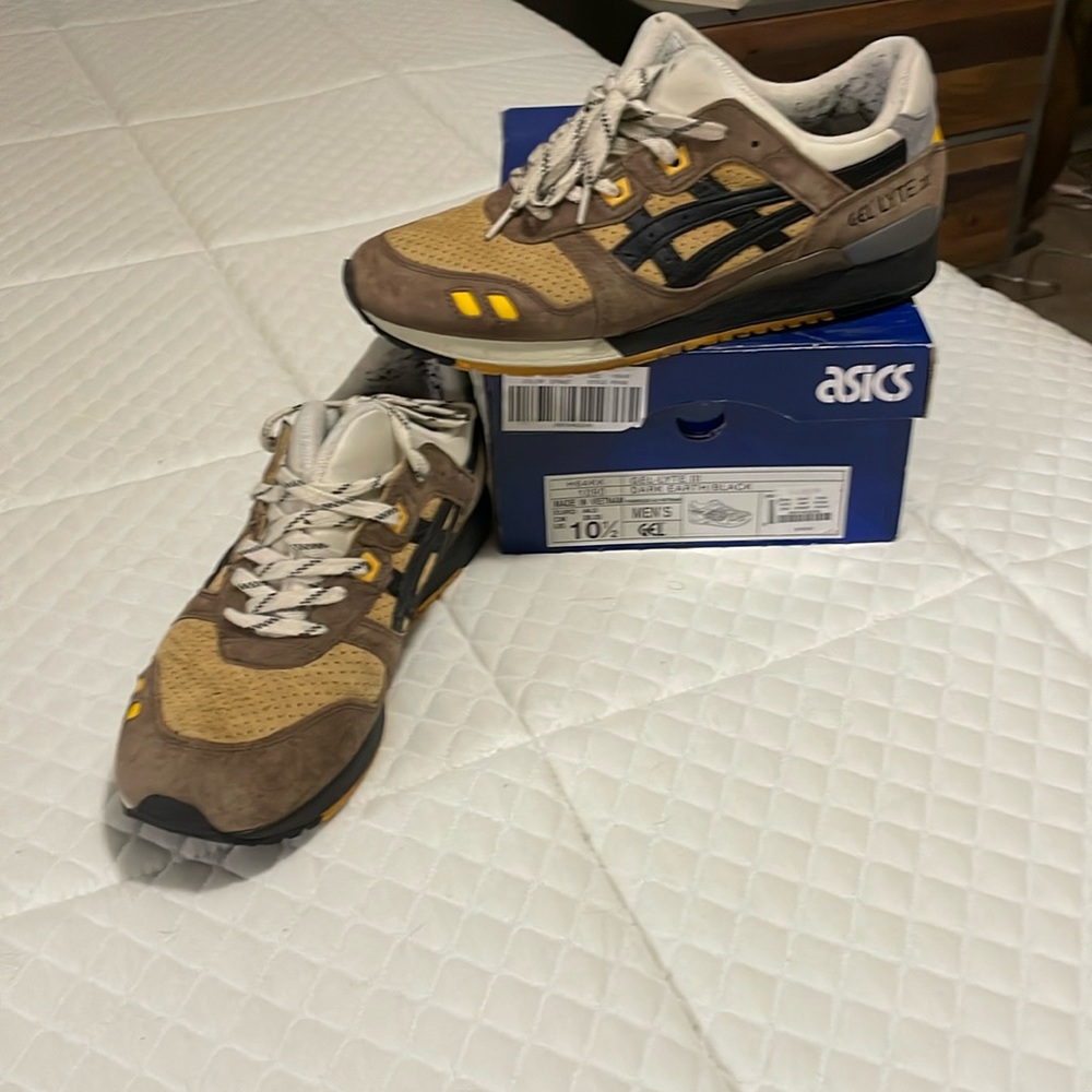 ASICS gel lyte III (3) dark earth/black/yellow size 10  1/2